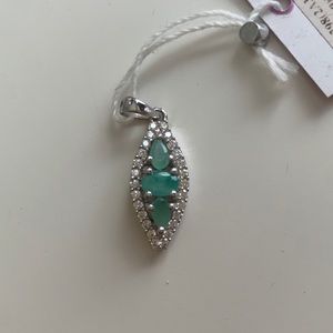 925 Silver pendant with emeralds